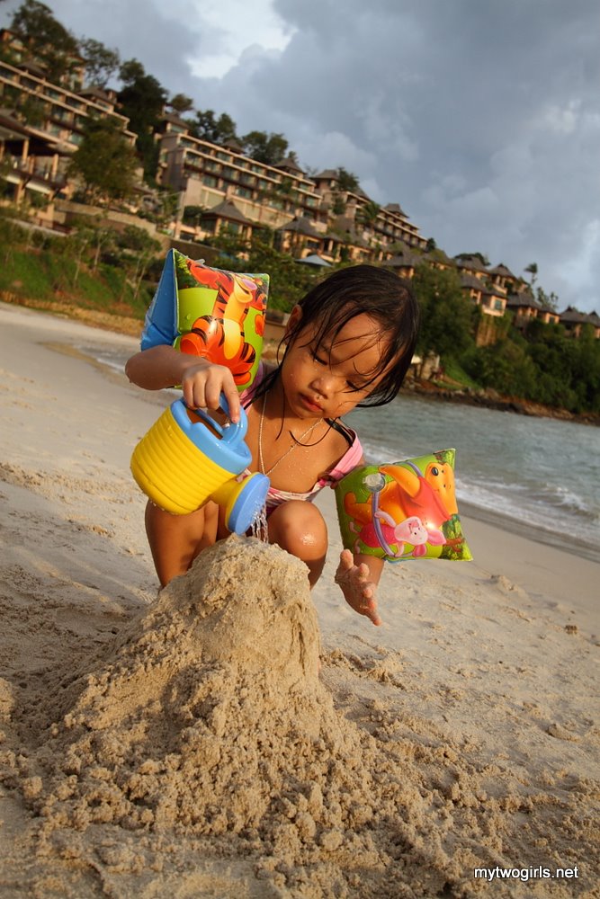 Zaria building sand castle